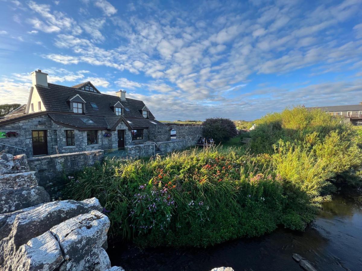 Aille River Tourist Hostel Glamping Doolin Exterior foto