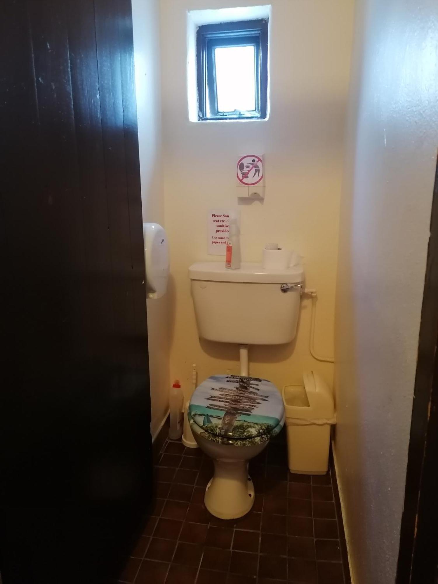 Aille River Tourist Hostel Glamping Doolin Exterior foto